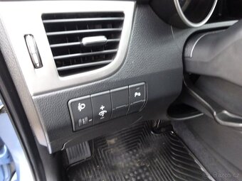 Hyundai i30 1.6i Combi r.v.2012 (99 kw) 2.Maj.serv.kníž.ČR - 11