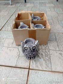 Květináče, keramické figurky - 11