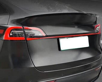 Zadní světelná lišta na Teslu model Y - 11