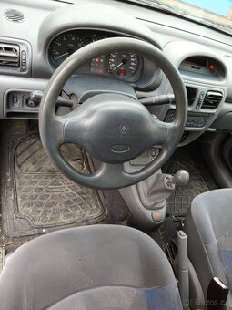 Renault clio - 11