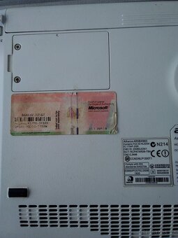 Acer Aspire One ZG5 bílý s prasklým displejem. - 11