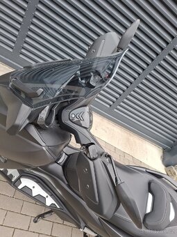 Skútr Yamaha X-max 300 - 11