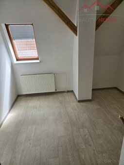 Pronájem podkrovní bytové jednotky 3+1 s parkováním, 124 m2, - 11