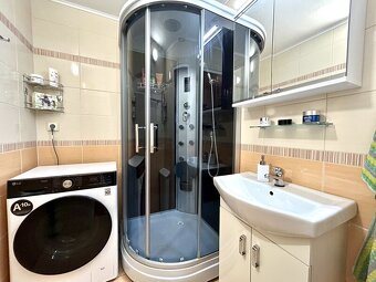 Prodej prostorného bytu 4+1, 4x lodžie, Hradce Králové. - 11