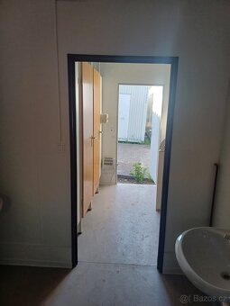 Použitá sanitární buňka - WC a sprchy, sanitární kontejner - 11