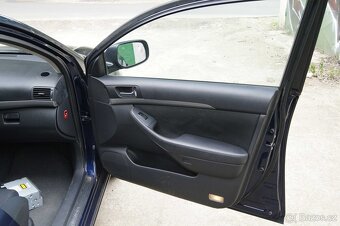 Toyota Avensis T25,benzín,2.0 VVT-i 108 kW,maximální výbava - 11