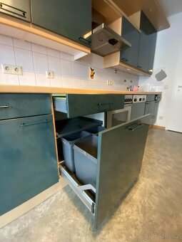 Moderní kuchyňská linka z Německa se spotřebiči - 11