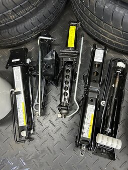 Vložka s příslušenstvím do dojezdového kola, rezervy - 11