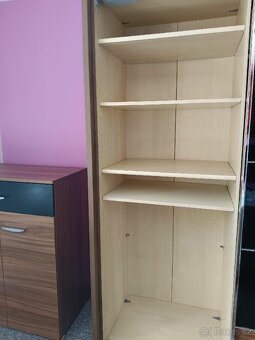 Šatní skříň 300 x 216 x 65 - 11