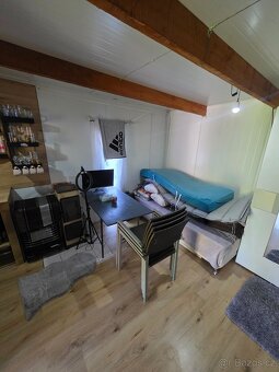 Zahrada se zateplenou chatkou, pergolou 250m2 - 11