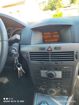 Opel Astra Caravan H 1.6i 16V - 11