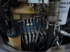 Pásový bagr Minibagr Volvo ECR35D r.v. 2017  Nové pásy - 11