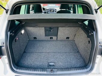 Volkswagen Tiguan 2.0TSI 4x4 AUT KAM SERVISKA TAŽNÉ NEZAV.T - 11