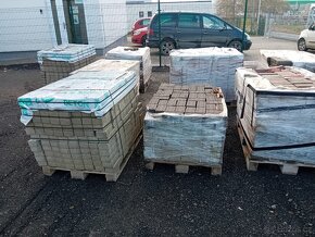 Skruže, železa, šachty, dlažba - 11