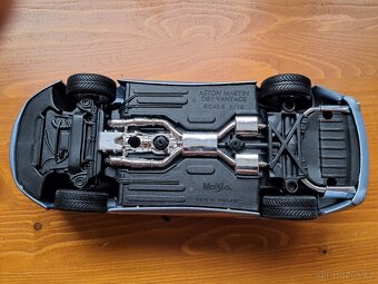 Model auta Aston Martin DB7 VANTAGE V12,  1:18 - 11