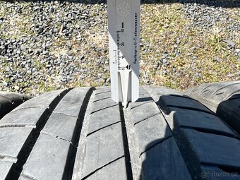 Prodám letní pneu Bridgestone 225/40R19 93Y - 11