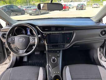 Toyota Auris 1,8 Hybrid e-CVT Executive - 11