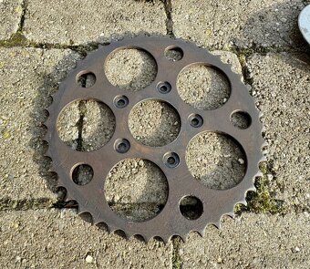 Jawa 100 Robot - rozety a stit - 11