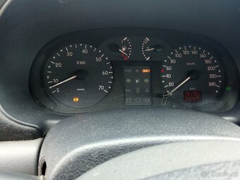 Renault Clio - 11