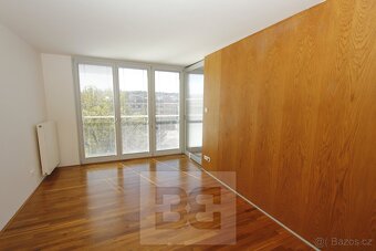 Prostorný a světlý byt 2+kk (66 m2) s garáží a vinným boxem  - 11
