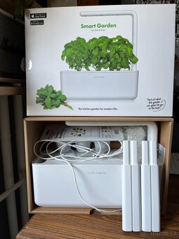 Click and Grow Smart Garden 3 chytrý květináč + 3ks kapslí - 11