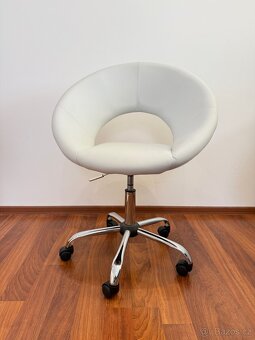 Prodej stolu a otočné židle - 11