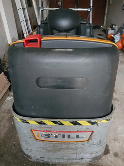 TAHAČ vozíků STILL - 11