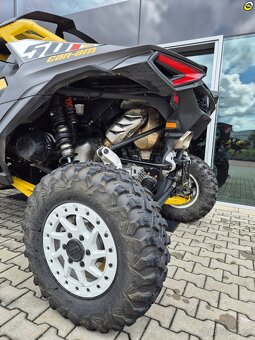 CAN-AM Maverick R - 11