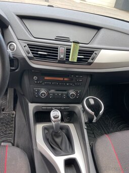 BMW X1 sDrive 18d 105kw 2012 manuál - 11