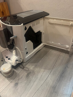 Automatický kávovar Miele na presso a mléčnou pěnu - 11