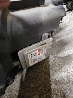 Přední světla Bi-xenony VW T5.1 - 11