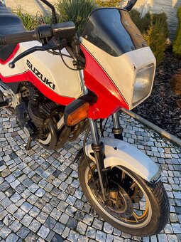 Suzuki GSX 550 E - 11