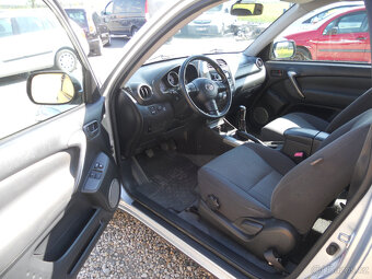 Toyota Rav4 2.0 VVT-i 4x4 110Kw Výhřev sedaček - 11
