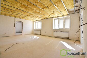Prodej rodinného domu v rekonstrukci, 560 m2, CP 993 m2 - Ro - 11