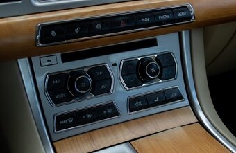 Jaguar XF 2.2D Premium Luxury - 11