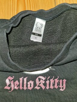 Vel  S - kraťasy,trička, mikiny..... - 11