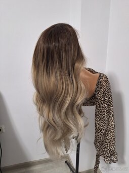 Dlouhá vlnitá blond paruka s krajkou vpředu 60091 - 11