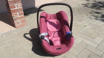 Britax Romer Baby-Safe i-Size se základnou - 11