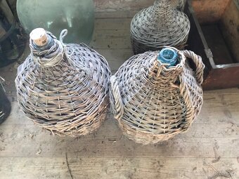 starožitné skleněné demižony z pozůstalosti z rodinného vina - 11