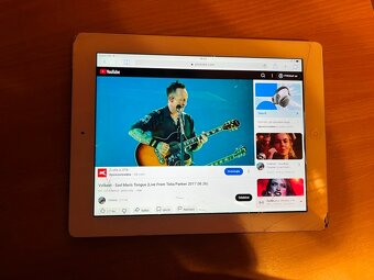 Tablet IPAD 32 GB - poškozený display - 11