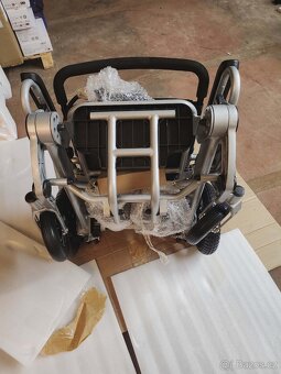 Skládací elektrický invalidní vozík - 11