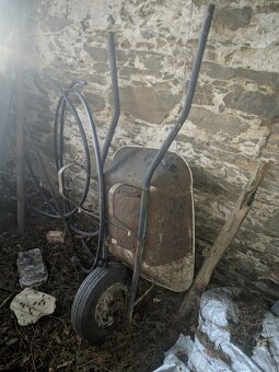 Různé nářadí pro stavbu - 11