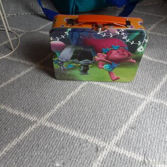 Různé hračky, knihy, obleceni - 11