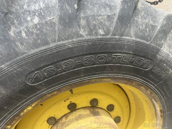 John Deere 8100 - 11