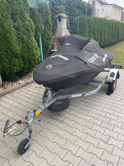 VODNÍ SKÚTR SEA DOO SPARK 3UP - 11