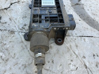 Toyota Avensis T29 elektrická ruční brzda - 11