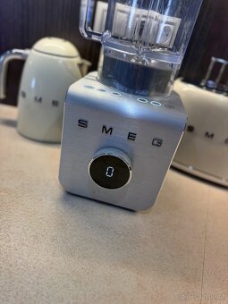 Vysoce výkonný stolní mixér SMEG - 11