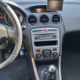 PEUGEOT 308 SW 1.6i 2011 - 11