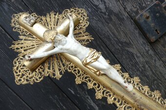 Starožitný kříž, domácí oltář s hodinami - 11