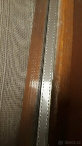 Dřevěné balkonové dveře se žaluzií. - 11